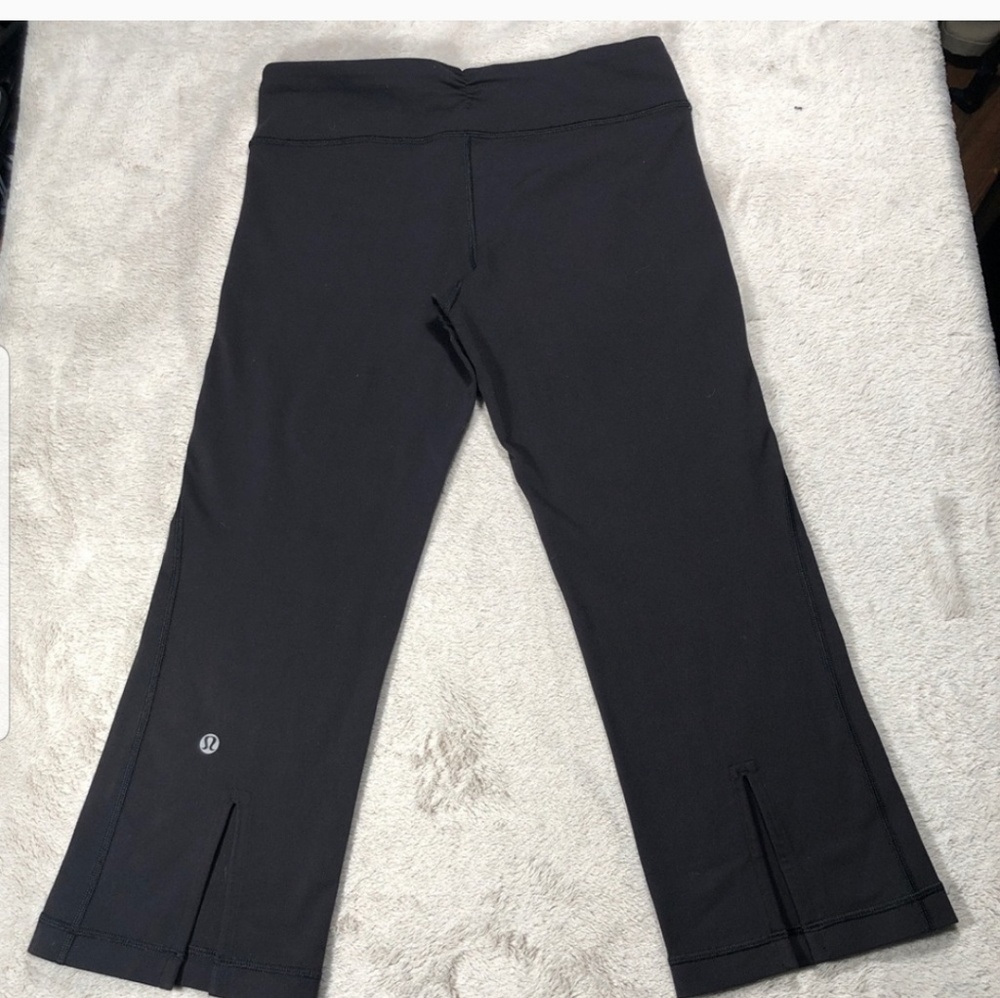 Lululemon Black Slit Capri ♡